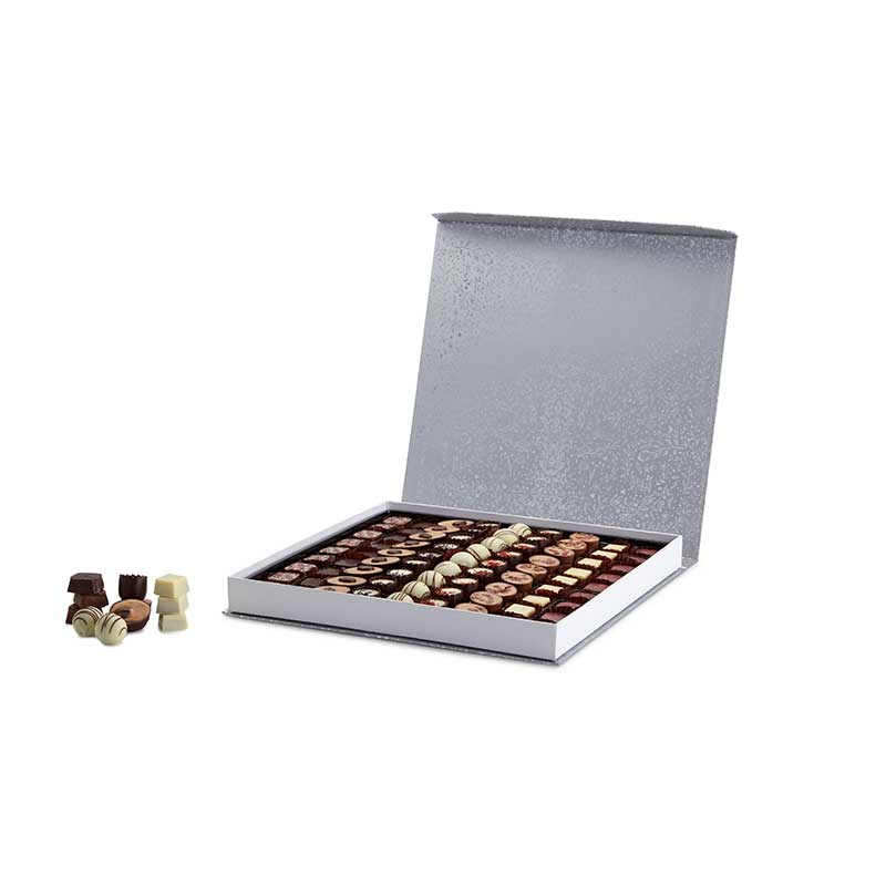 8: Kæmpe chokoladeæske: Ultimativ gaveæske med fyldte chokolader