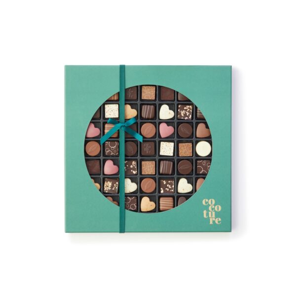 49 stykker fyldte chokolader i grøn Cocoture æske (440g) - Tilbud