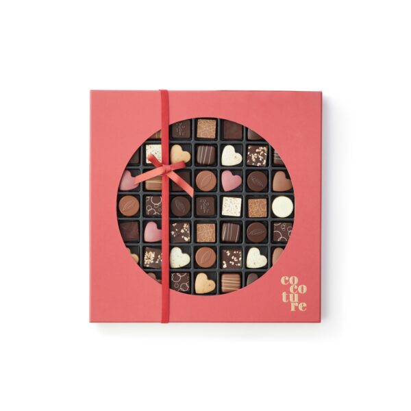 49 stykker fyldte chokolader i rød Cocoture æske – 440g