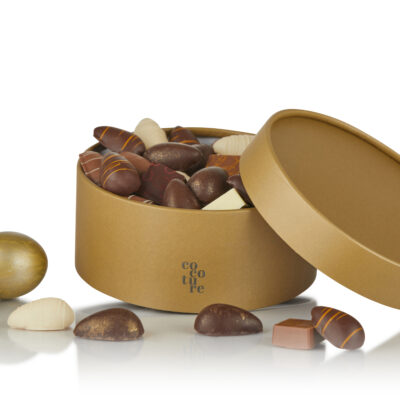 Fyldte chokolade påskeæg og fyldte Cocoture chokoladekugler i guld Cocoture hatteæske - 400g