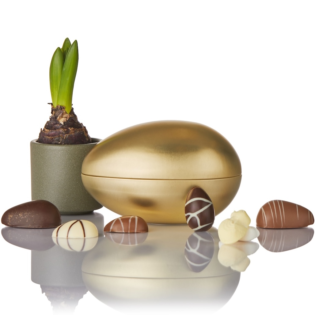 Fyldte chokoladeæg, marcipanæg og påskeskum i guld Cocoture metalæg - 300g