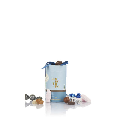 Cocoture fyldte chokoladekugler, konfektstykker og skum julemænd i lyseblåt gaverør - 250g